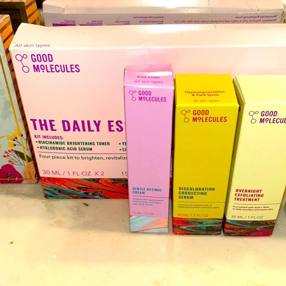 Good Molecules Bundle